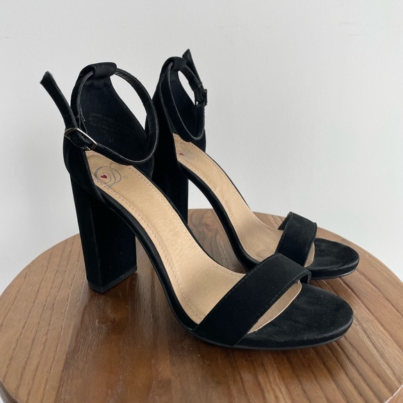 Black Heels - Size 7 - Picture 1 of 3